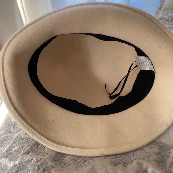 Winter hat - Picture 2 of 2